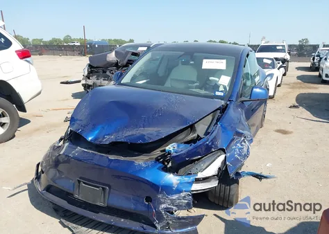 2024 Tesla Model Y Performance Dual Motor All-Wheel Drive z USA, uszkodzony, nr VIN 7SAYGDEF6RA286390